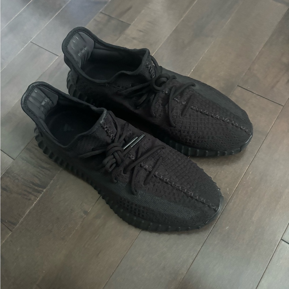 Onyx Yeezy 350 v2